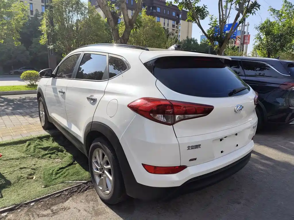 Hyundai Tucson 2015 2.0L AT