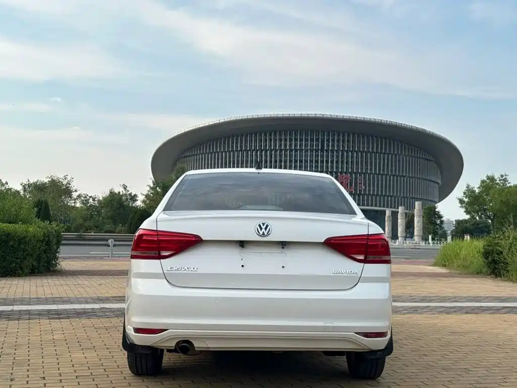 Volkswagen Lavida 2015 1.6L MT