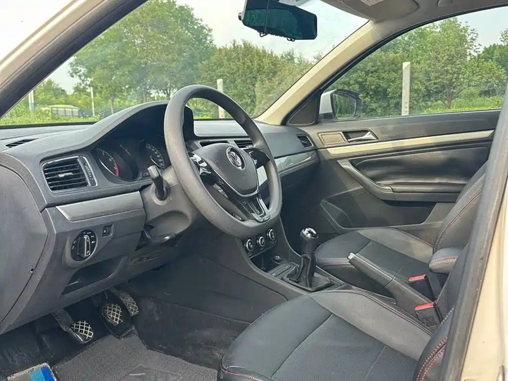 Volkswagen Lavida 2015 1.6L MT