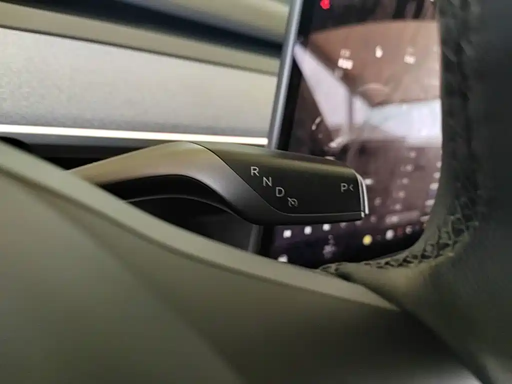 Tesla Model Y — миниатюра 14