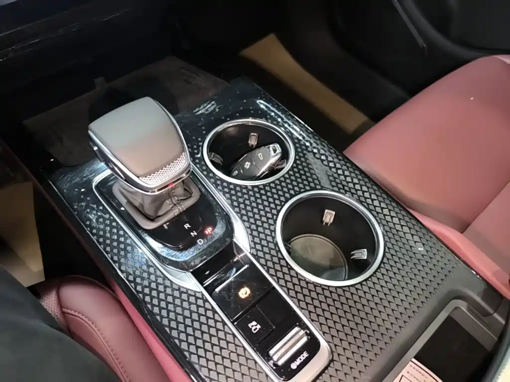 Hongqi Hongqi HS3 PHEV — миниатюра 14