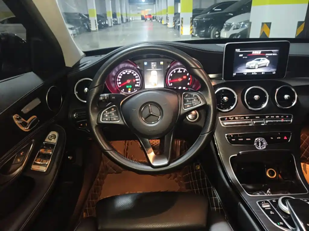 Mercedes-Benz C-Class — миниатюра 11