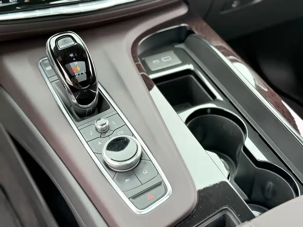 Cadillac Escalade — миниатюра 16