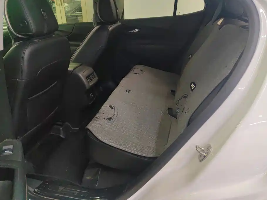 Chevrolet Equinox — миниатюра 11