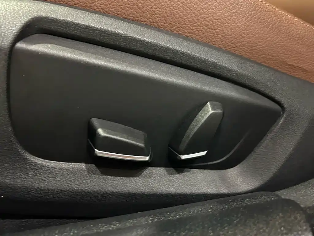 BMW 5 Series — миниатюра 11