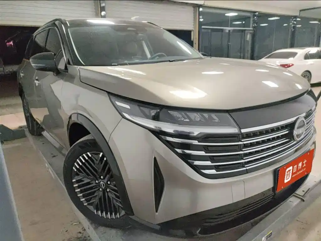 NISSAN EXPLORING THE LAND