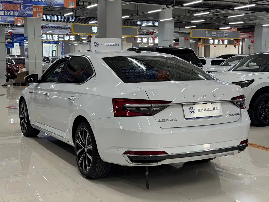Skoda Superb — миниатюра 6