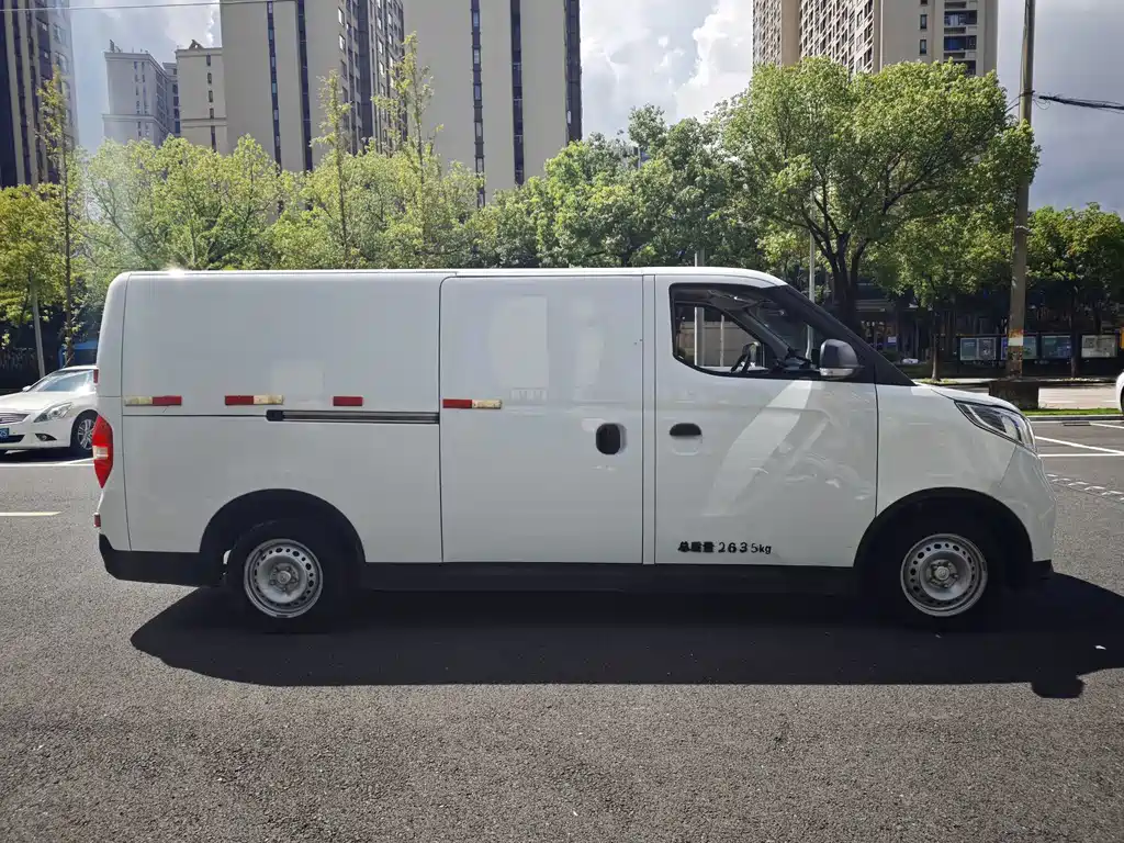 MAXUS EV30 — миниатюра 4
