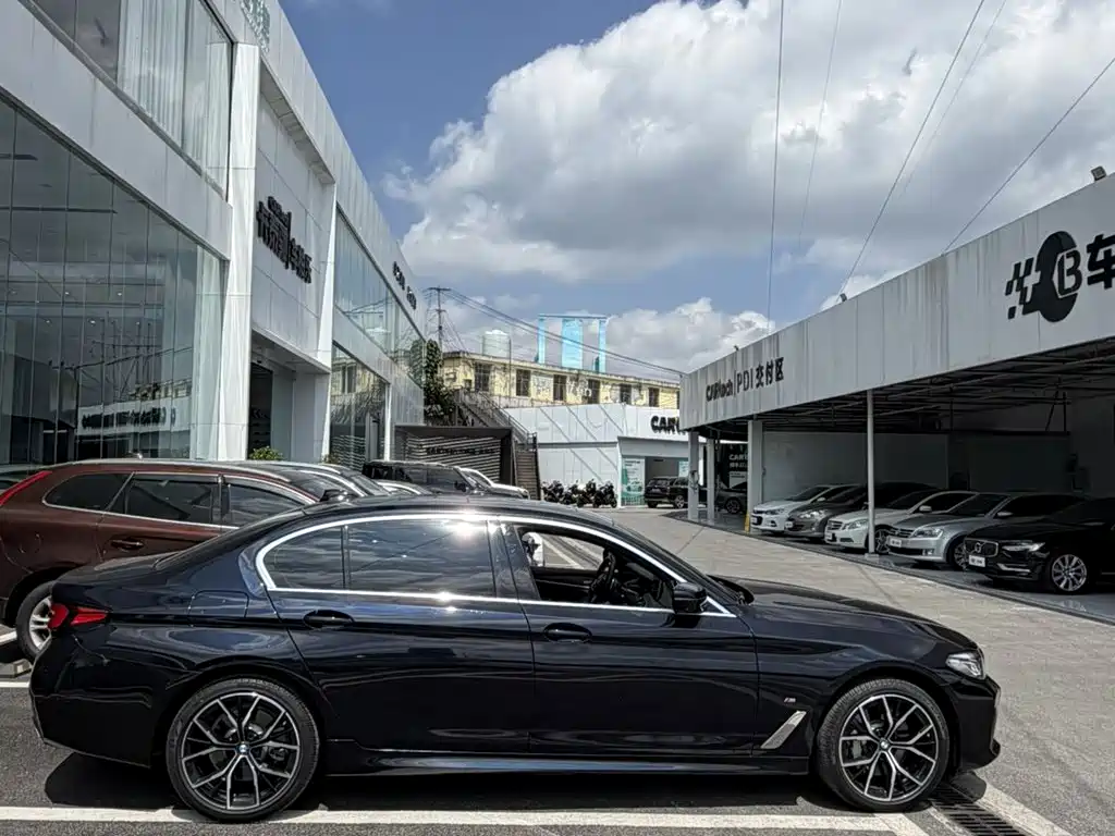 BMW 5 Series — миниатюра 6