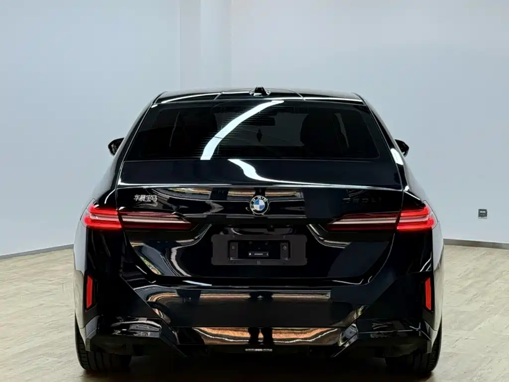 BMW 5 Series — миниатюра 10