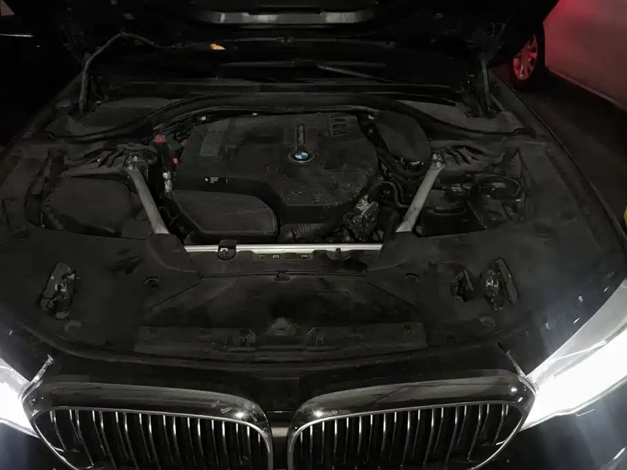 BMW 5 Series — миниатюра 10