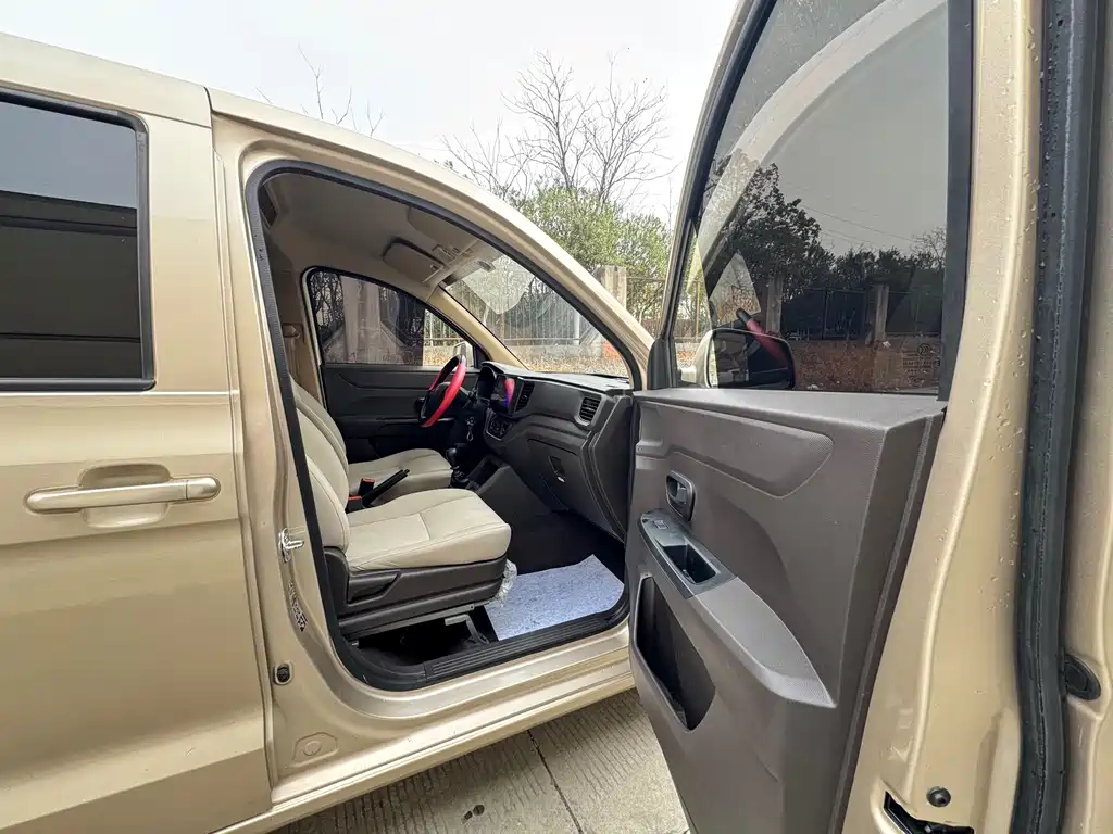 Wuling Hongguang V — миниатюра 17