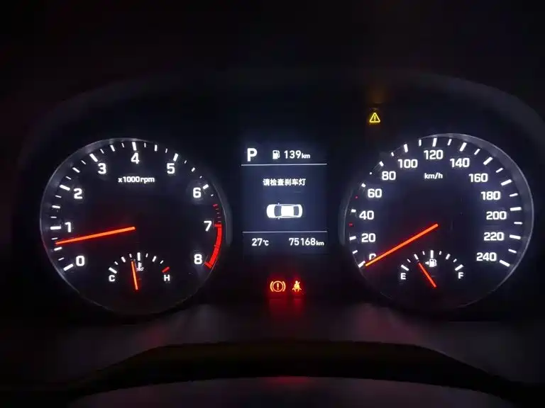 Hyundai Elantra — миниатюра 13