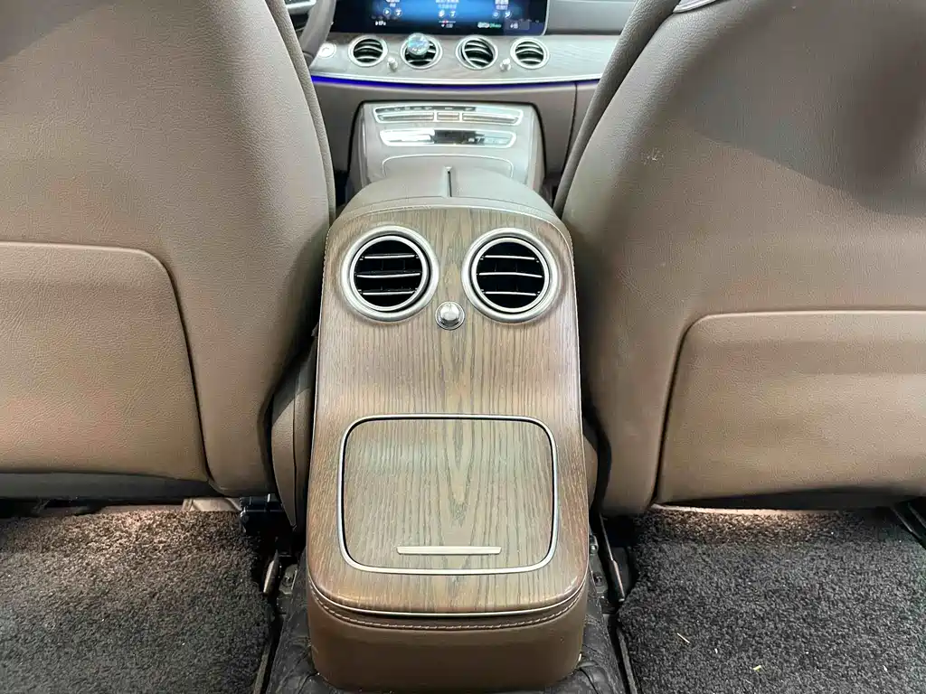 Mercedes-Benz E-Class — миниатюра 14