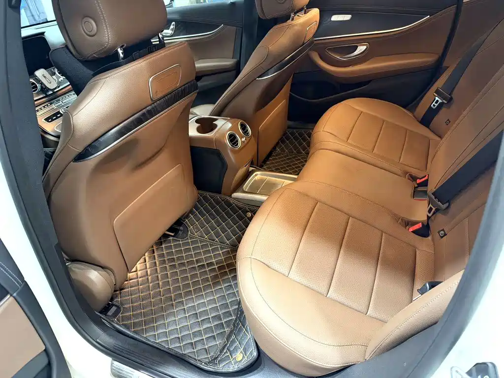Mercedes-Benz E-Class — миниатюра 8