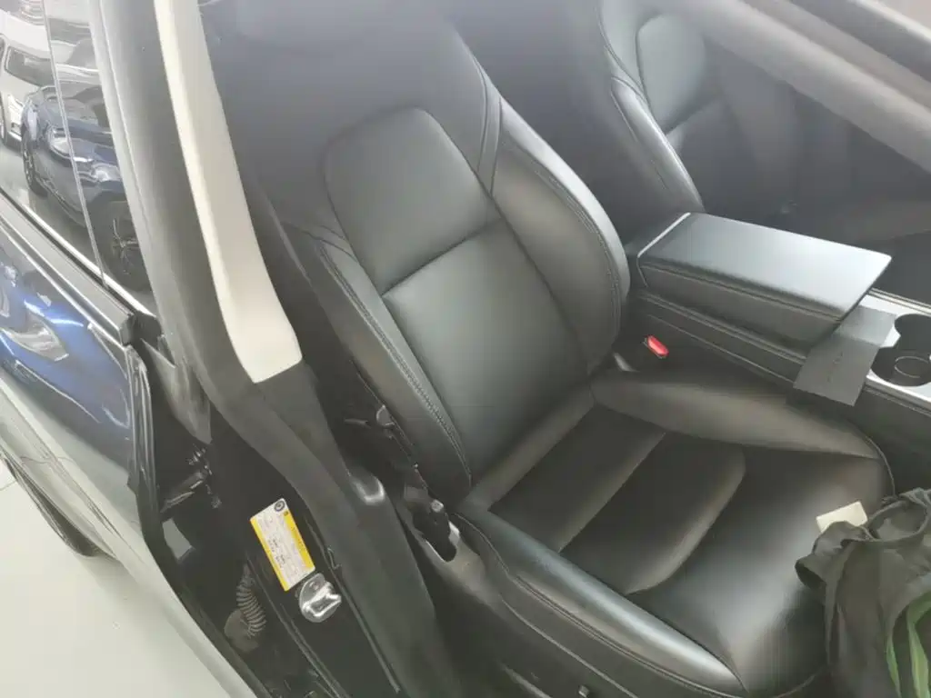 Tesla Model Y — миниатюра 25
