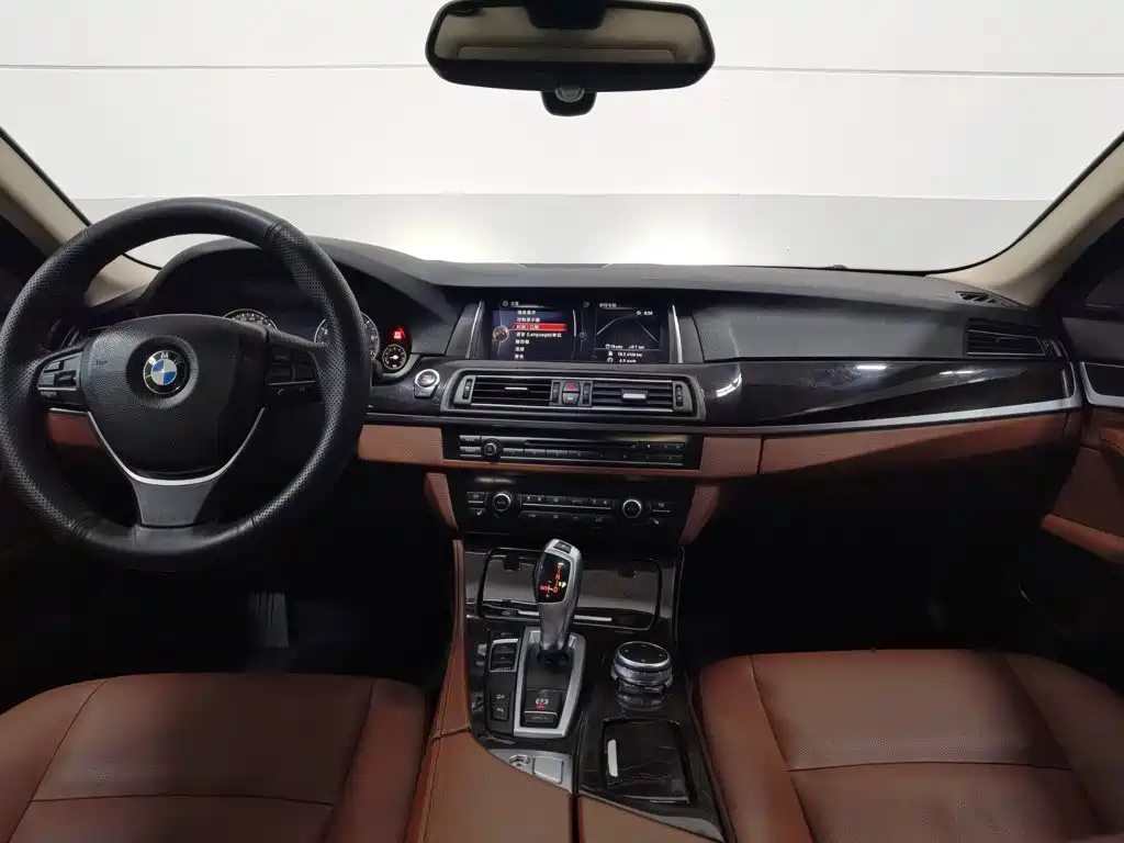 BMW 5 Series — миниатюра 5