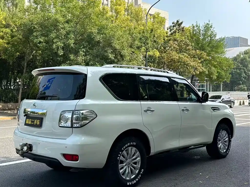 Nissan Patrol — миниатюра 6