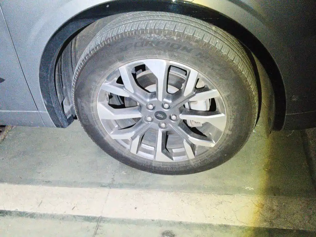 Ford Edge — миниатюра 8
