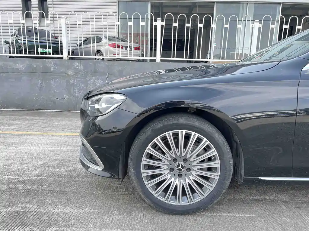 Mercedes-Benz E-Class — миниатюра 7