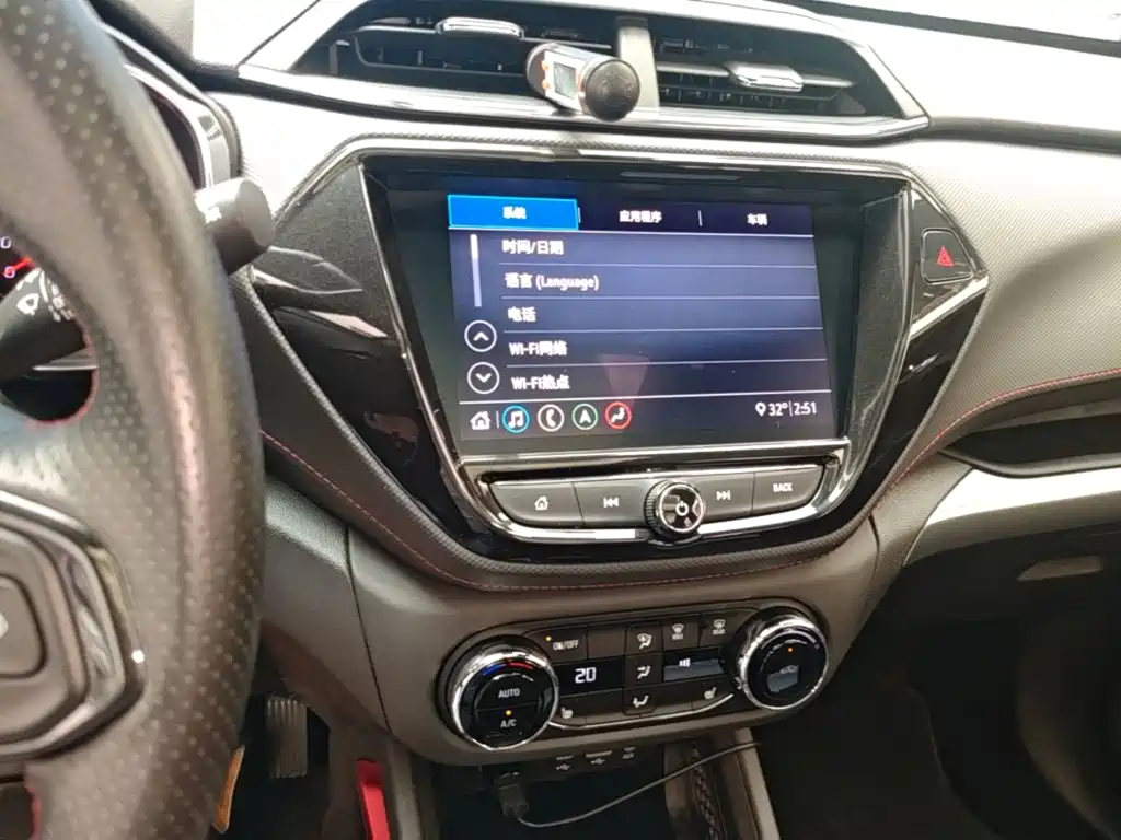 Chevrolet Tracker — миниатюра 13