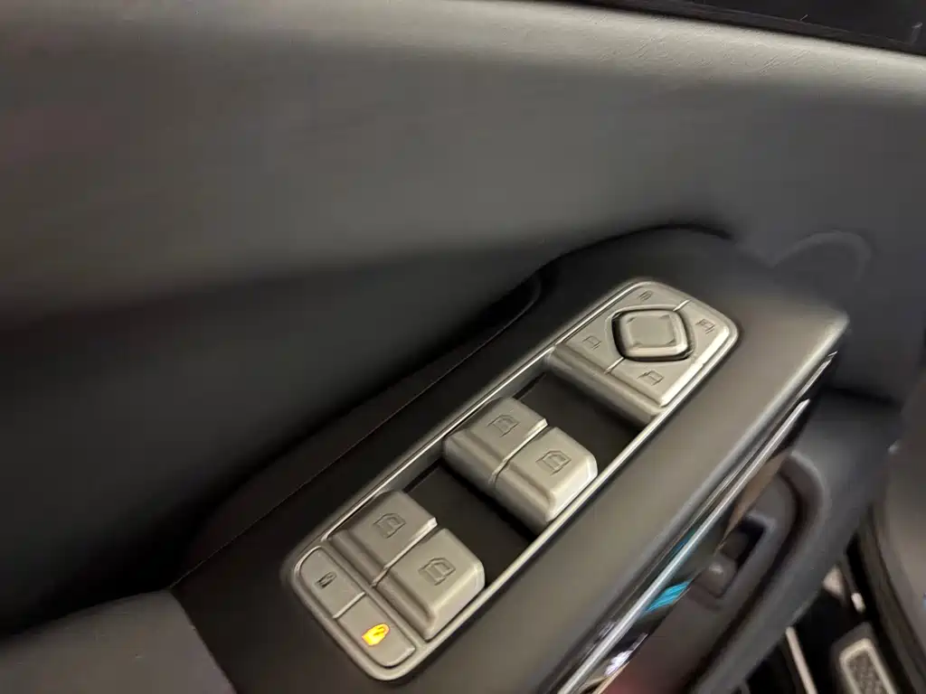 Hongqi H9 2025 2.0T Luxury 5 мест