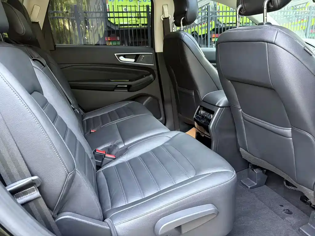 Ford Edge — миниатюра 8