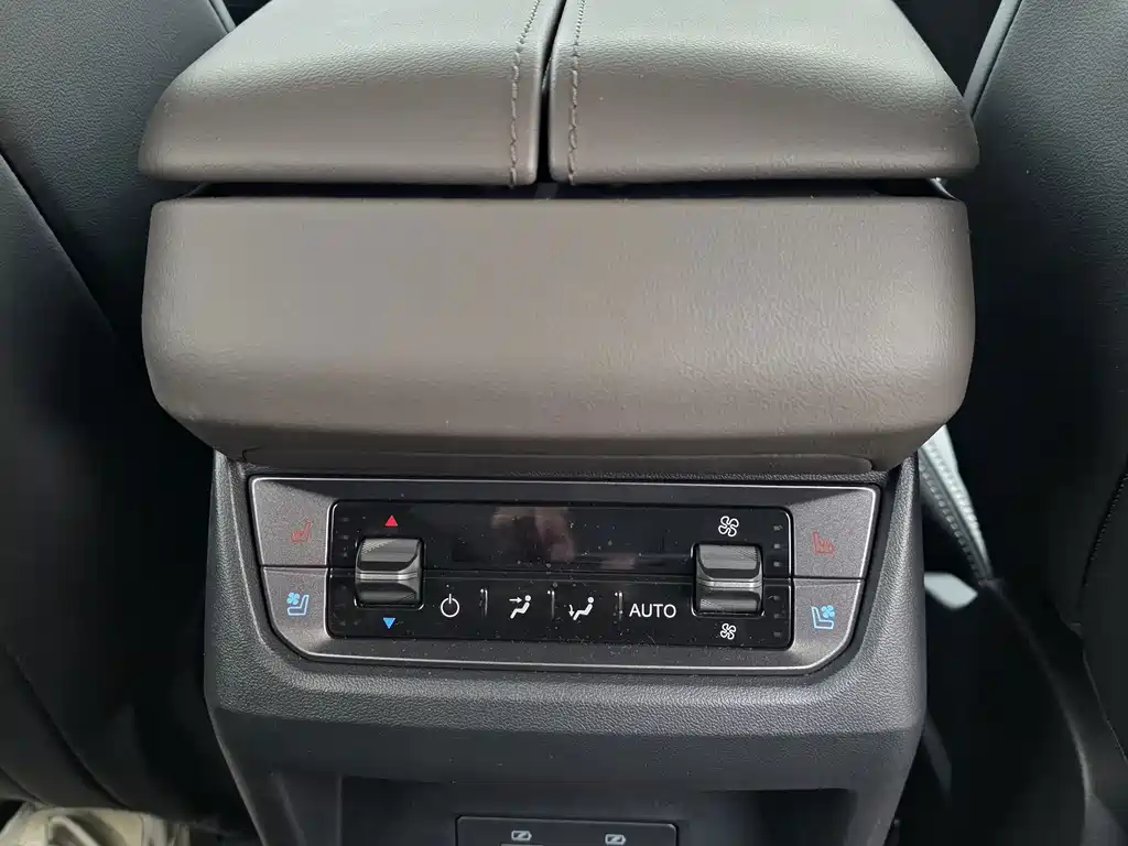 Ford Edge — миниатюра 12