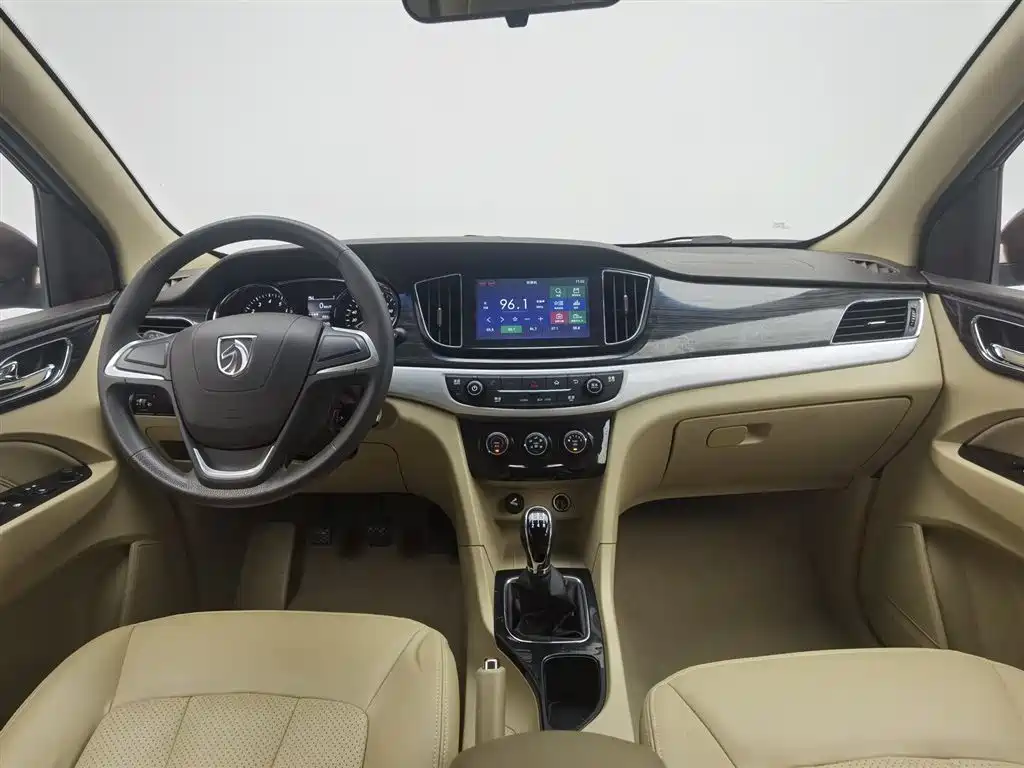 Baojun 730 2016 1.5L MT Comfort 7 мест V