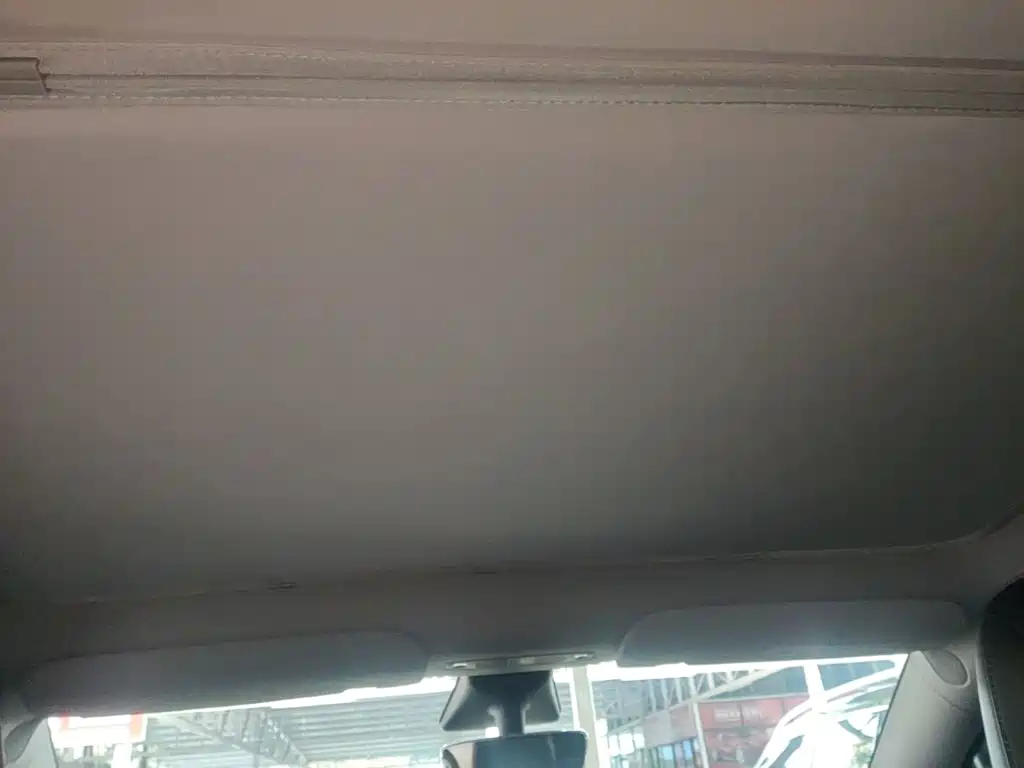 Tesla Model Y — миниатюра 18