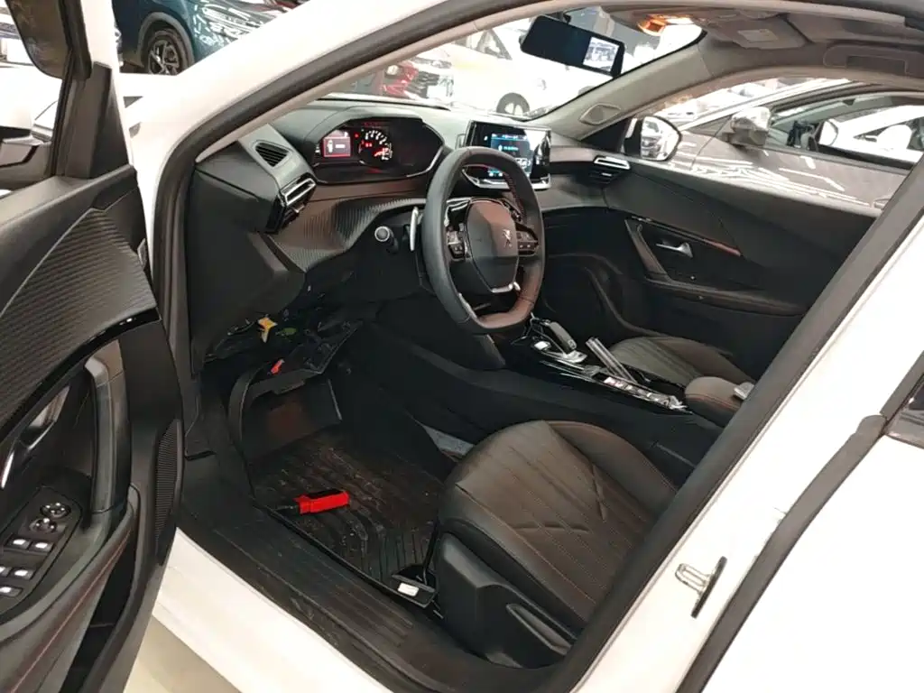 Peugeot 2008 — миниатюра 16
