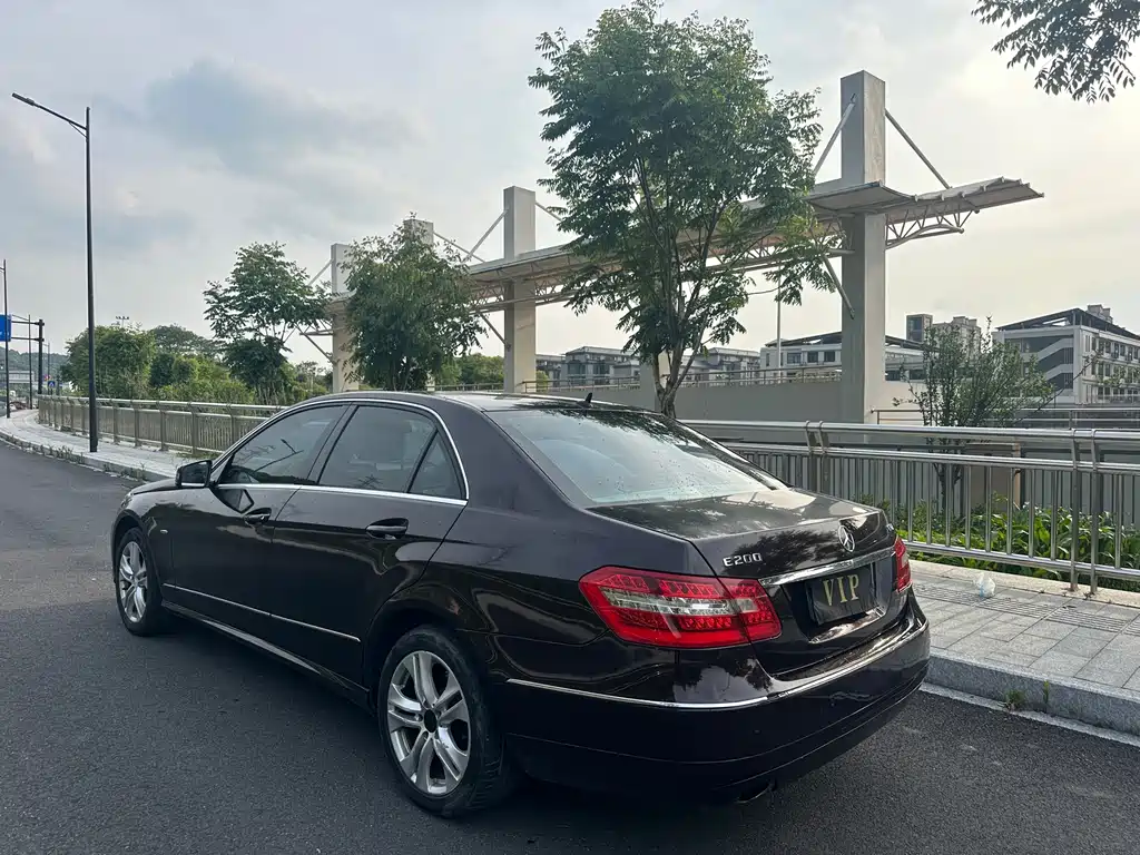 Mercedes-Benz E-Class E 2010 E 200 CGI