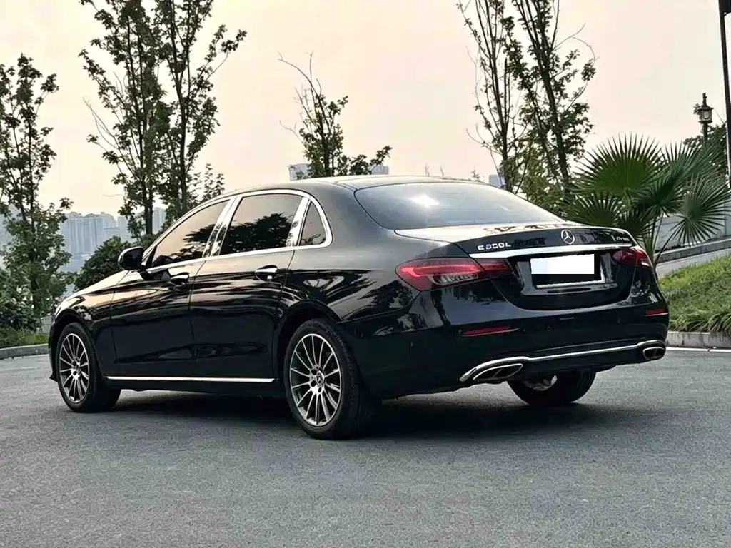 Mercedes-Benz E-Class — миниатюра 9