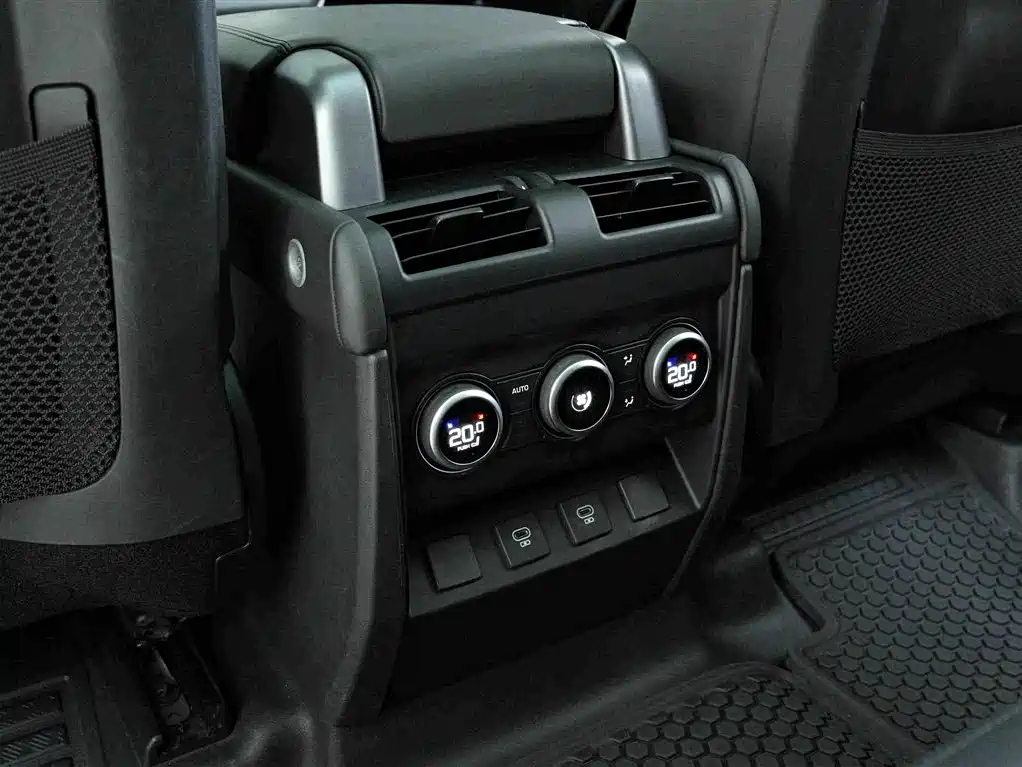 Land Rover Defender — миниатюра 16