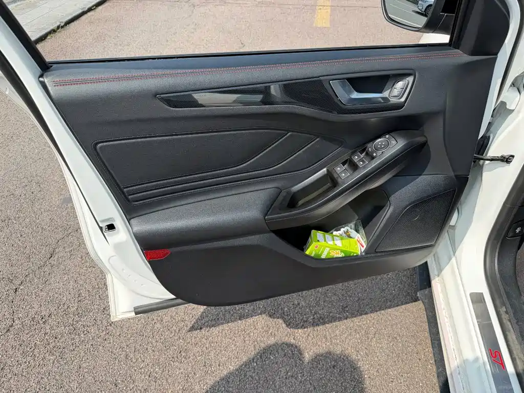 Ford Focus 2022 EcoBoost 180 AT ST Line