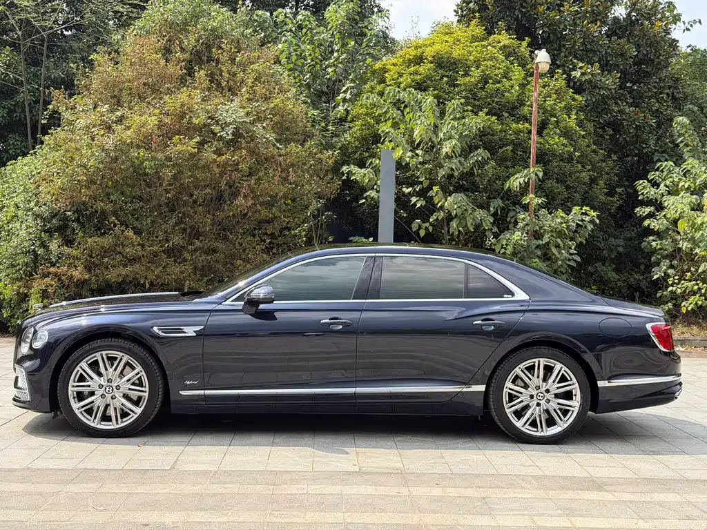 Bentley Flying Spur PHEV — миниатюра 4