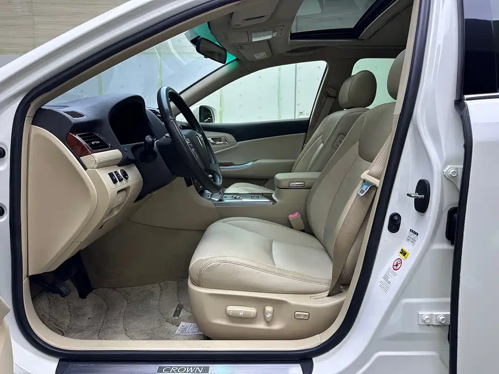 Toyota Crown — миниатюра 8