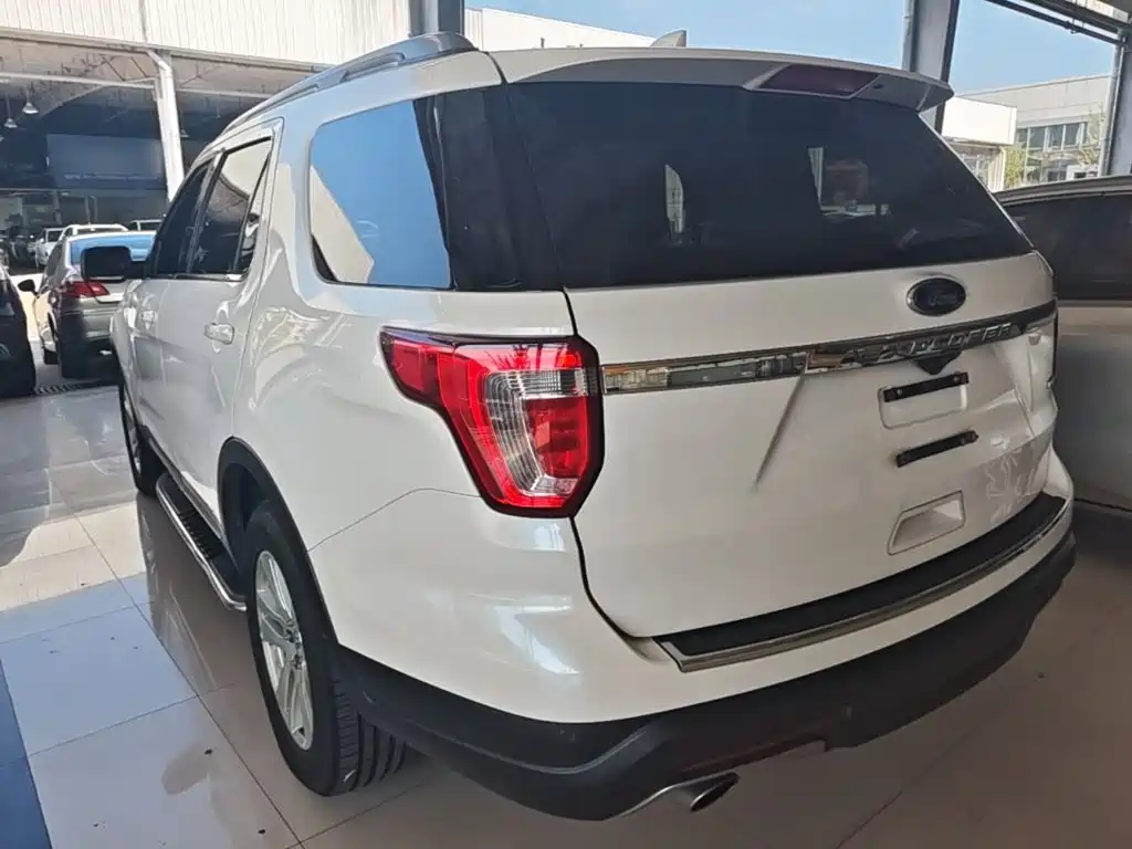Ford Explorer (Import) — миниатюра 5