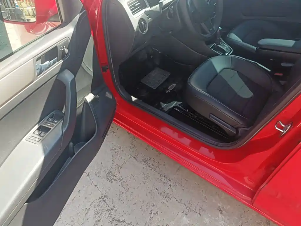 Skoda Rapid Spaceback — миниатюра 16