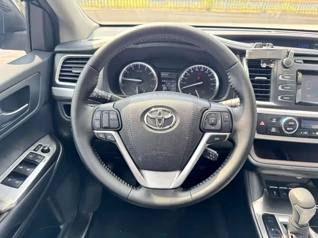 Toyota Highlander — миниатюра 10