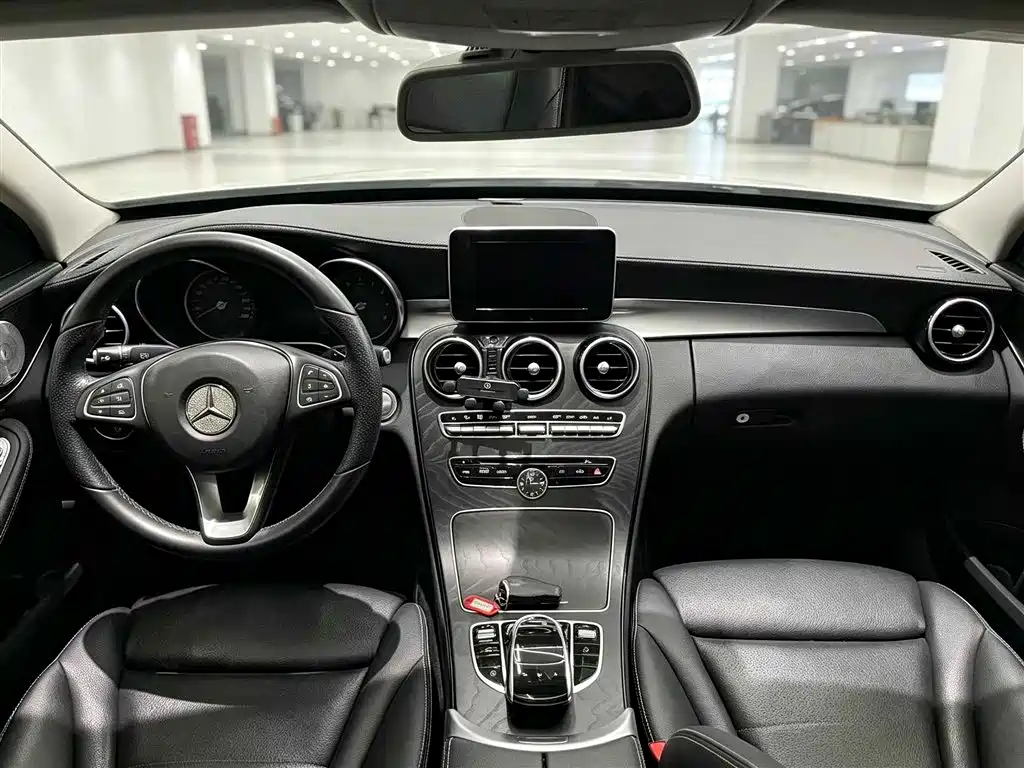 Mercedes-Benz C-Class — миниатюра 7