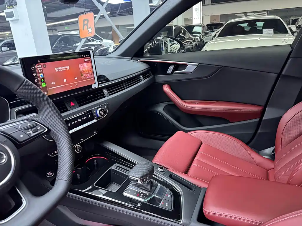 Audi A4L 2024 40 TFSI Luxury