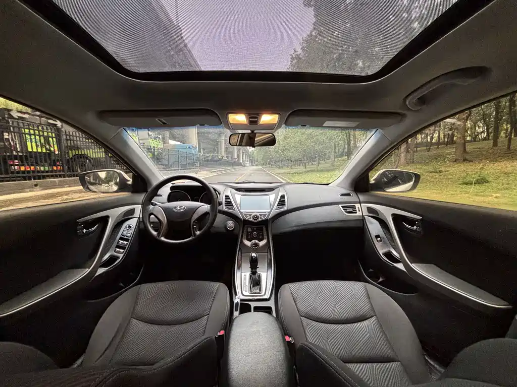 Hyundai Elantra Langdong — миниатюра 9