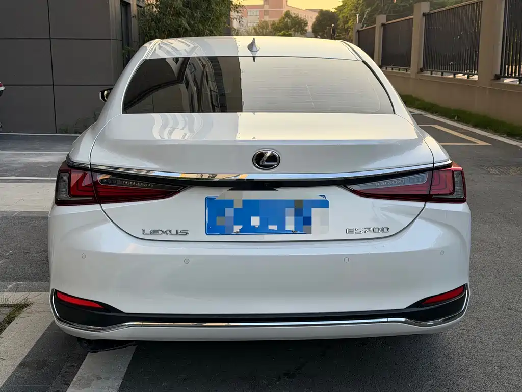 Lexus ES — миниатюра 5
