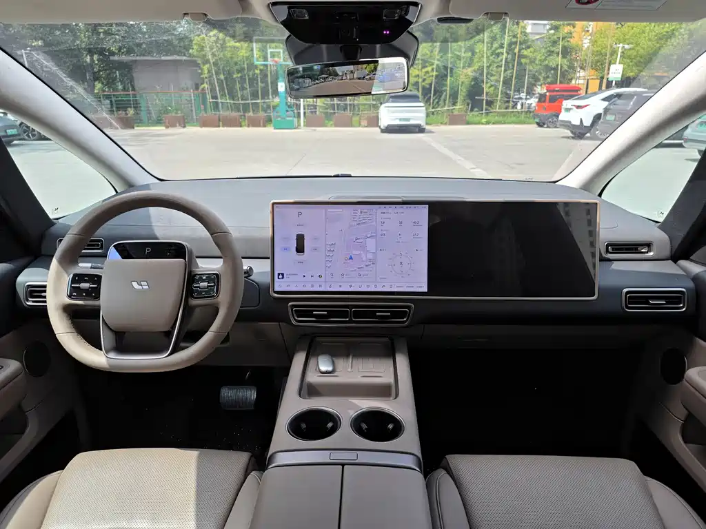 Li Auto MEGA 2025 Home