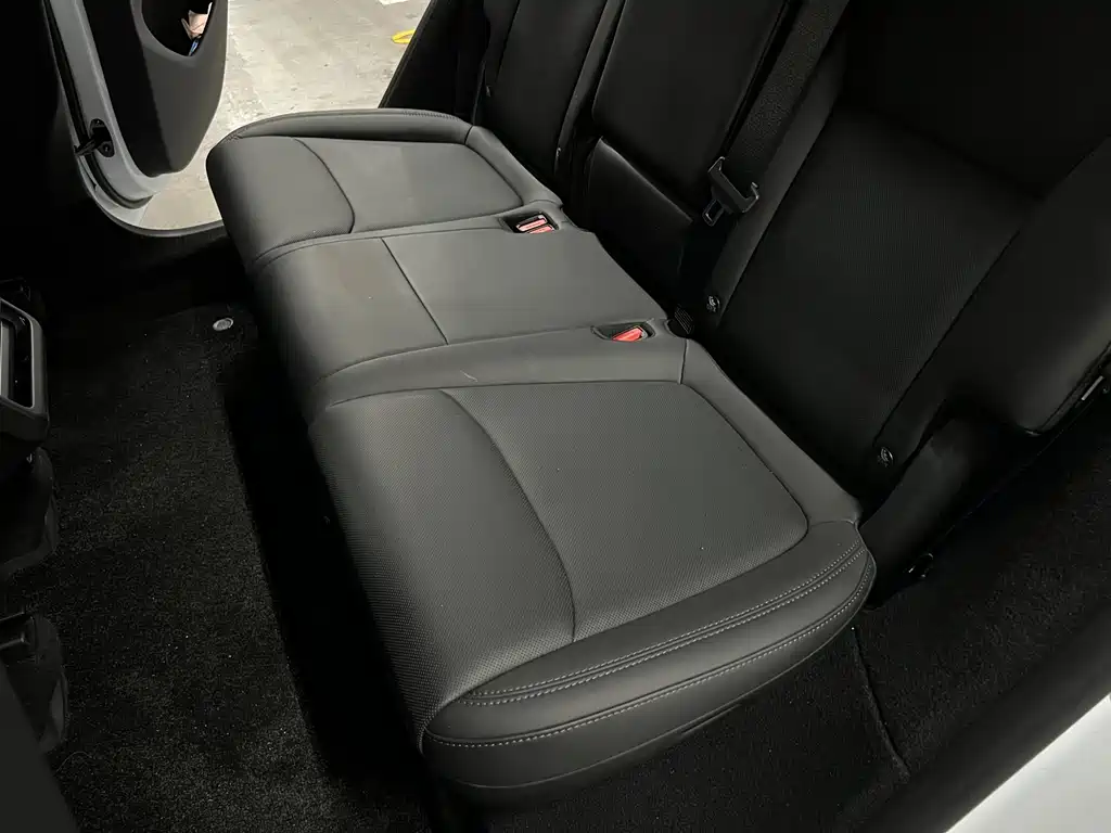 Tesla Model Y — миниатюра 23
