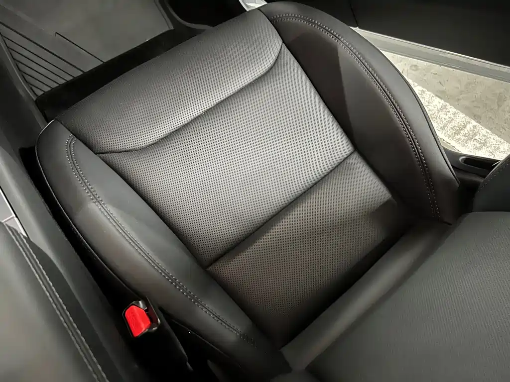 Tesla Model Y — миниатюра 11