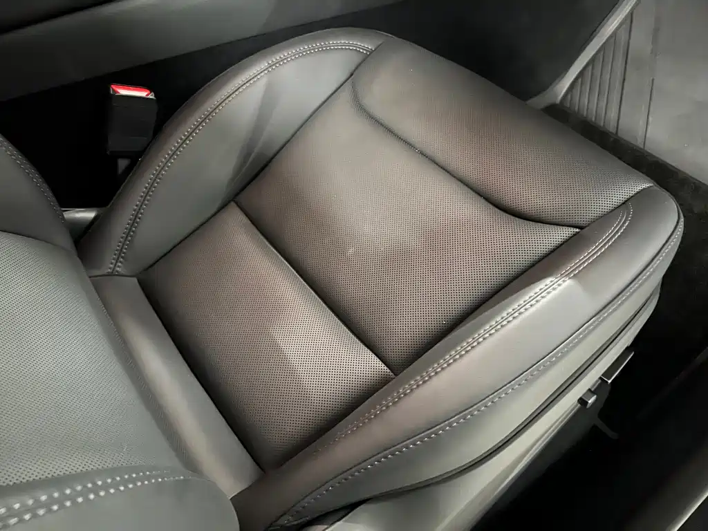 Tesla Model Y — миниатюра 13