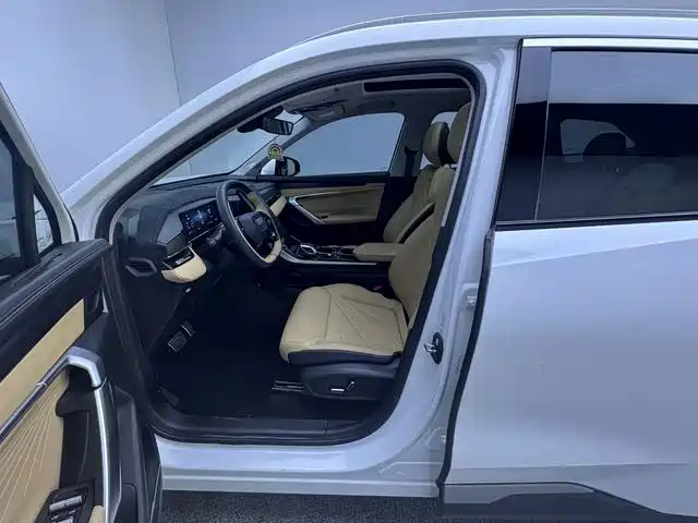 Geely Boyue L — миниатюра 7