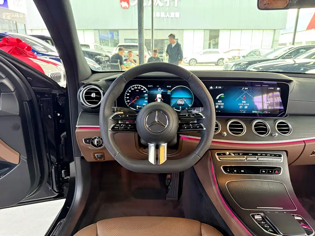 Mercedes-Benz E-Class — миниатюра 14
